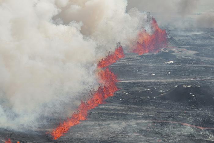 冰島火山噴發(fā)裂縫長約3.4公里 