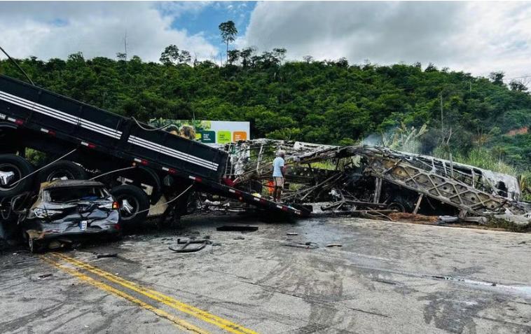 巴西東南部發(fā)生嚴(yán)重車禍 已致至少39人遇難